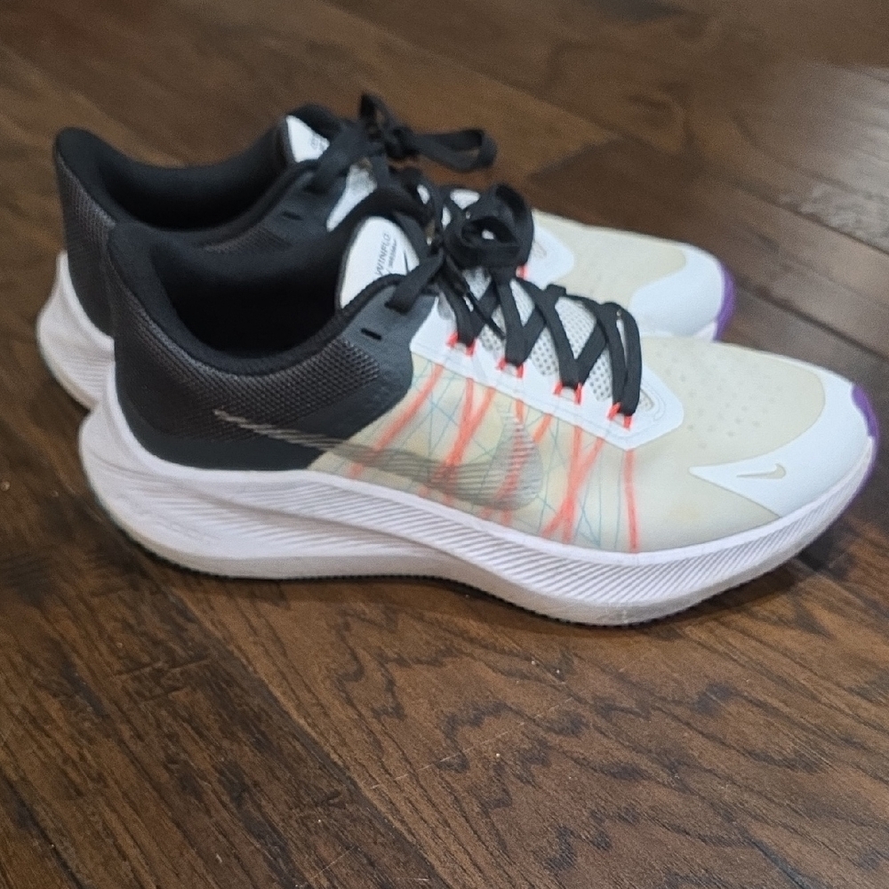 Nike Womens Zoom Winflo 8 Running Shoes